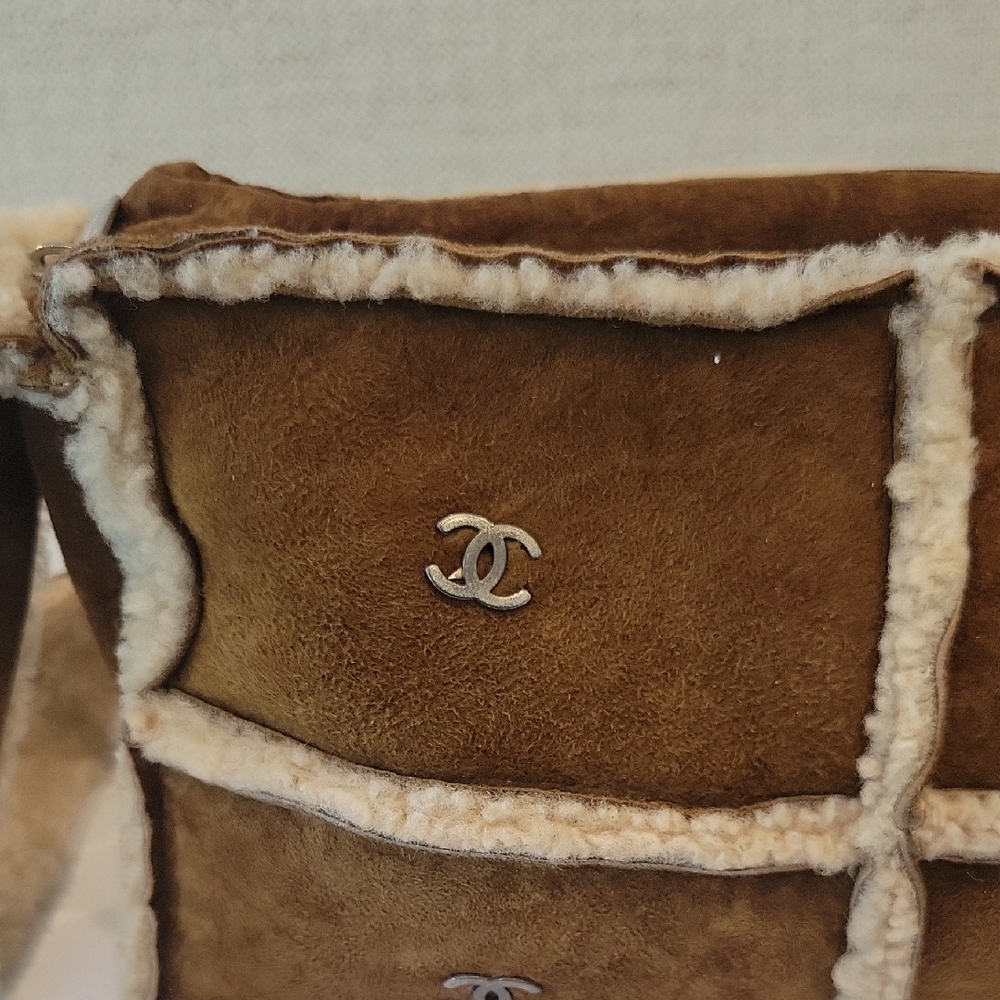Chanel Leather & Sherpa Wool Shoulder Bag - Picture 4 of 14